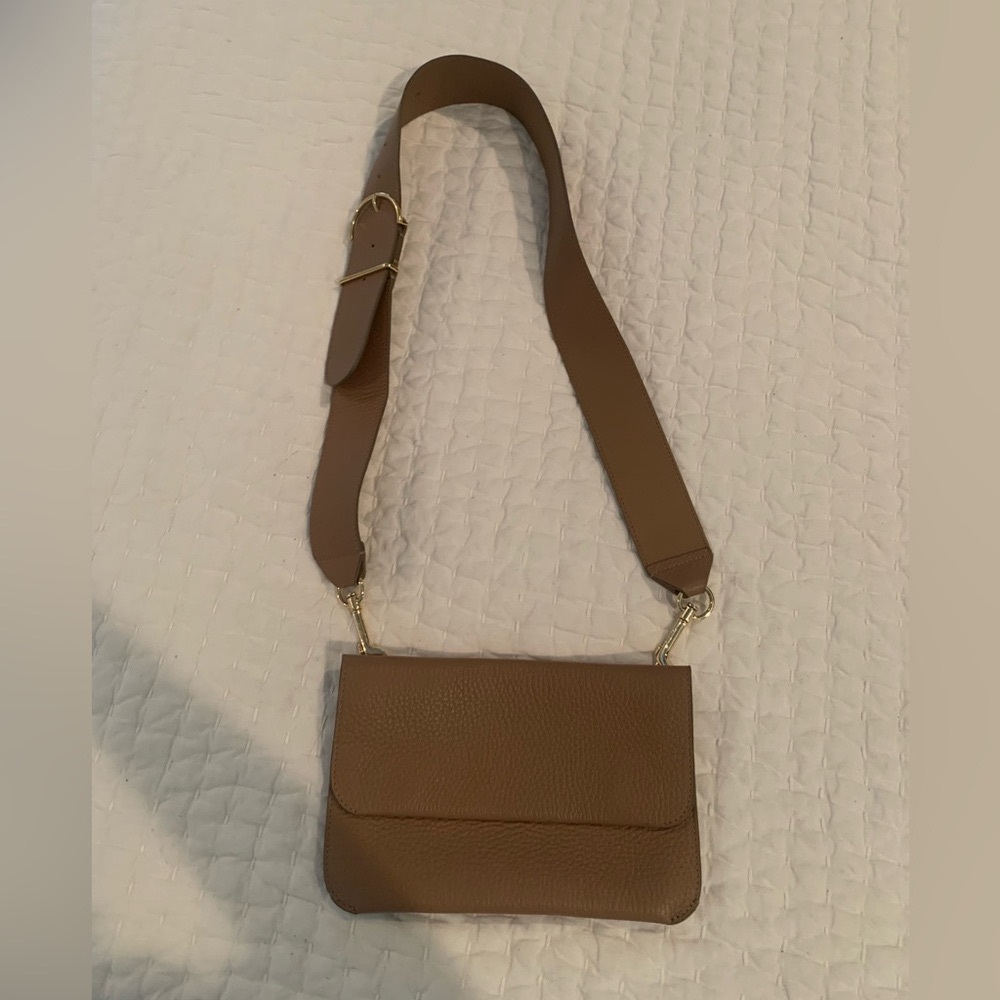 Cuyana Clutch Crossbody Purse Bag 
System Flap Bag and Wide Strap